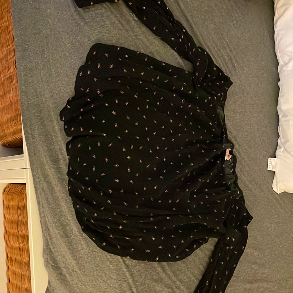 Black mossimo off the shoulder long sleeved shirt with pink flowers